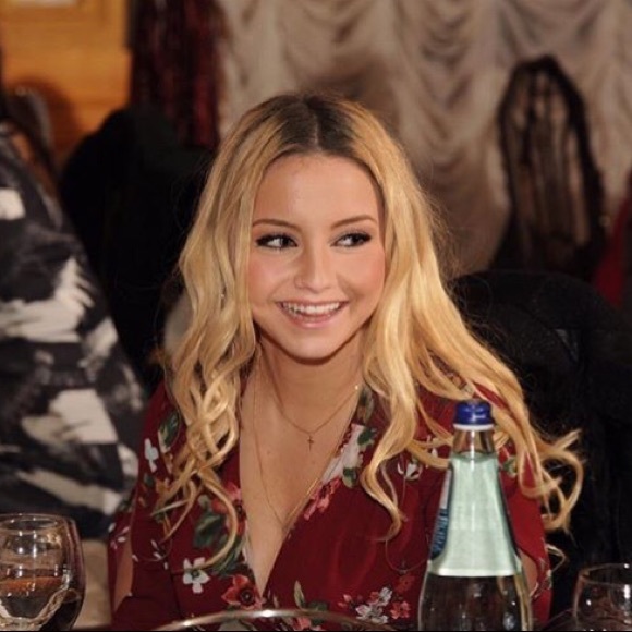 Meet your Posher, Cindy - Picture 1 of 1